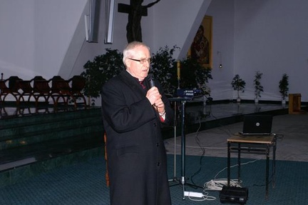 Dr Tadeusz Wasilewski konferencja 7 listopad 2010 -powitanie gościa i uczestników przez ks. prałata Kazimierza Piastowskiego