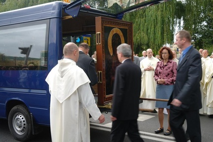 Na swoje ramiona obraz biorą rodziny Domowego Kościoła