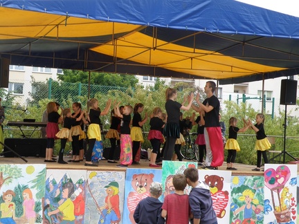 Występ grupy cyrkowej Wojewódzkiego Ośrodka Animacji Kultury