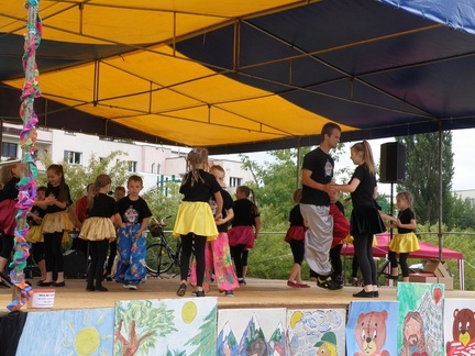 Występ grupy cyrkowej Wojewódzkiego Ośrodka Animacji Kultury